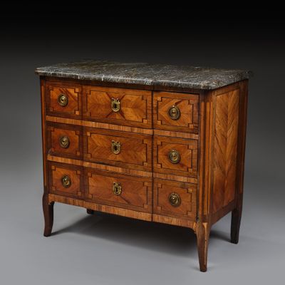 Commode a léger ressaut central en bois de placage a décor d… - Photo 1