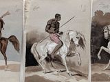 trois photos d'hommes à cheval dans le désert, l'un à cheval et l'autre à cheval