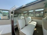 une photo de l'intérieur d'un camping-car