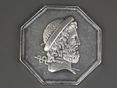 une image d'une pièce de monnaie sur laquelle figure une tête romaine