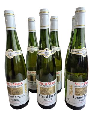 Douze bouteilles de vin d'Alsace 2011