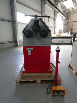 a machine that is sitting on a pallet in a warehouse