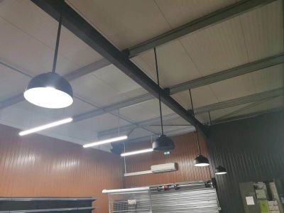 4 luminaires suspendus style industriel