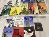 beaucoup de livres sur un lit