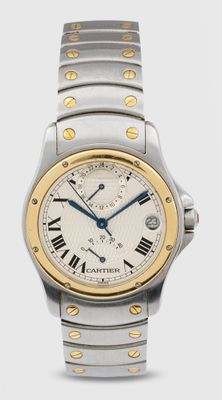 gros plan d'une montre-bracelet avec des chiffres romains
