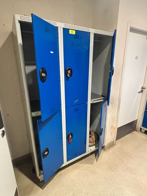 Lot de 4 blocs vestiaires metalliques a 6 casiers et 4 blocs…