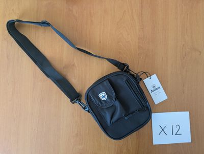 Lot de 12 Sacoches à bandoulières Neuves de Stock - Modèle E…