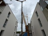 a crane that is sitting on top of a building