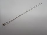 collier en argent sterling avec une breloque en forme d'étoile sur une chaîne