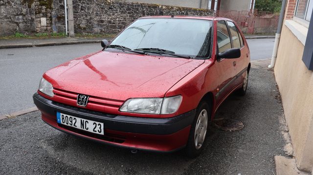 Véhicule particulier PEUGEOT 306 Turbo D immatriculé 8092 NC 23, ...