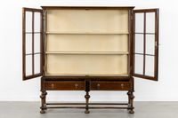 Vitrine anglaise sur pied, en noyer, style néo-William & Mar… (photo 4)