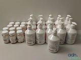 des flacons de gel hydroalcoolique et de lotion posés sur une table