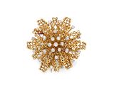 une broche en or et diamants, signée Van Cleef