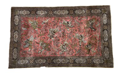 un tapis persan ancien orné d'oiseaux et de fleurs sur fond rose