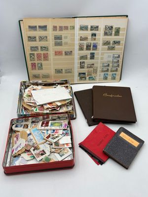 FRANCE réunion de 4 albums de timbres oblitérés et neufs.