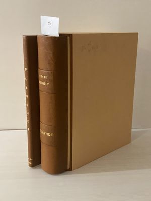 deux livres superposés