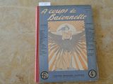 un livre posé sur une table