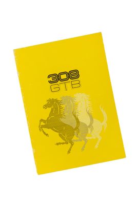 un gros plan sur un livre jaune orné d'un cheval
