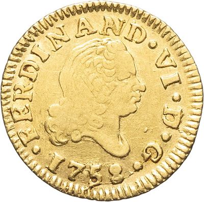 Gros plan sur une pièce d'or ornée d'une tête de femme