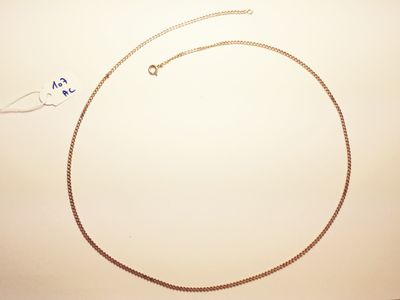 a picture of a necklace with a chain attached to it