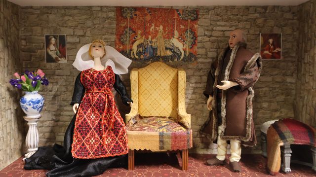 Diorama. Composition miniature, dans une vitrine en bois, vitre e...