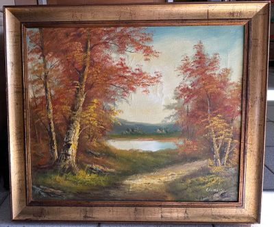 une peinture à l'huile représentant un paysage boisé avec un lac en arrière-plan