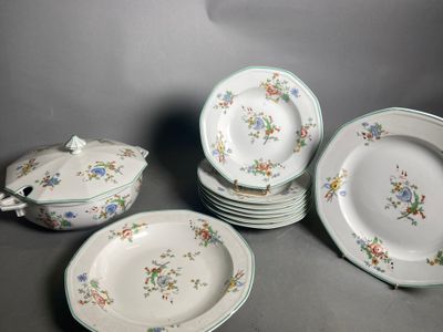 many plates and bowls that are sitting on a table