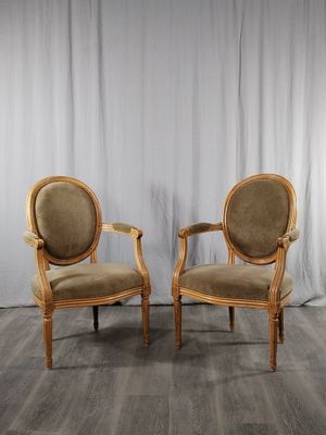 paire de fauteuils de style Louis XVI à la française, dans la veine de Louis XVI