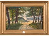 une peinture à l'huile représentant une route de campagne avec des arbres et des collines en arrière-plan