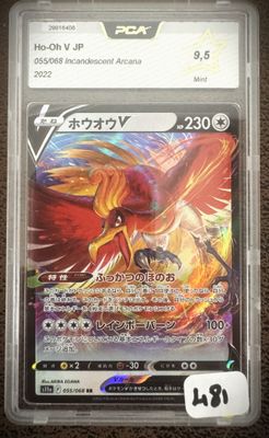 gros plan d'une carte pokemon dans un étui en plastique