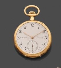 une montre de poche en or avec des chiffres romains