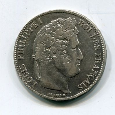 une vieille pièce d'argent sur laquelle figure le visage d'un homme