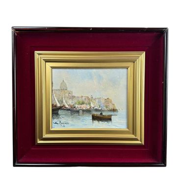 tableau à l'huile encadré représentant une vue d'un port avec un voilier