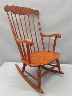 STOFF : fauteuil basculant en merisier.