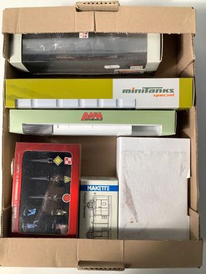 une boîte contenant un certain nombre d'objets différents