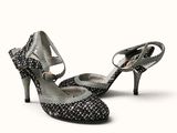 des chaussures pour femmes sur fond blanc, avec un fond blanc