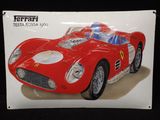 une affiche représentant une voiture de course rouge portant un numéro
