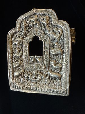 Temple de voyage Ghau tibétain en argent décor divinitaire