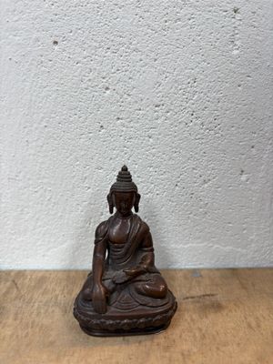 CHINE Petit bouddha en bronze patiné brun