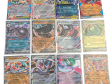beaucoup de cartes pokemon sur la table