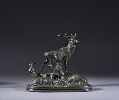 sculpture en bronze représentant un cerf et deux biches sur un socle