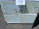 une photo d'une boîte sur laquelle est apposée une étiquette de prix
