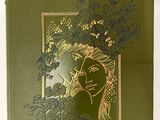 un vieux livre sur lequel figure l'image d'une femme entourée de fleurs
