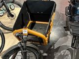 les nombreux vélos exposés dans un magasin