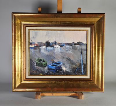 une peinture à l'huile représentant une voiture bleue posée sur un chevalet, sur fond blanc