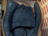 une boîte contenant une paire de chaussures