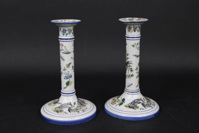 paire de vases bleus et blancs ornés d'oiseaux et de fleurs