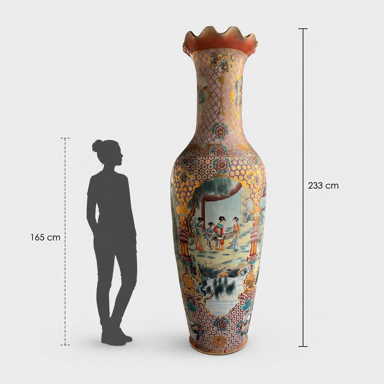CHINE, XXème siècle Très important vase en porcelaine polychrome à col polylobé H. 223 cm (un accident sur le col) * ...