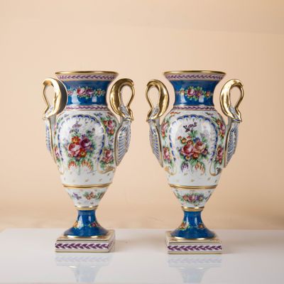 two vases that are sitting on a table