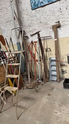 Important lot d'outillages et divers comprenant :